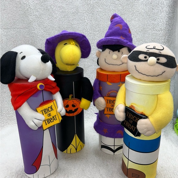 Peanuts Gift Tubes 2011 Halloween Decor 4 set 14-17" Snoopy Lucy Charlie Woodsto - Picture 1 of 12